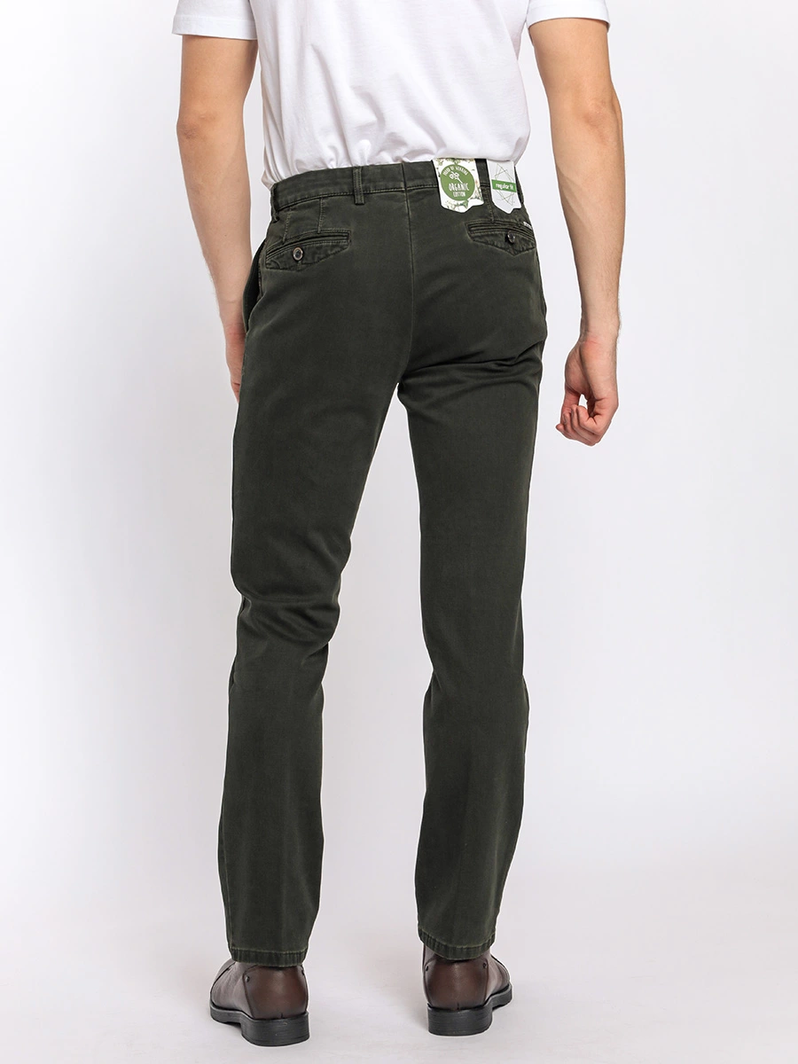 Темно-зеленые зауженные брюки